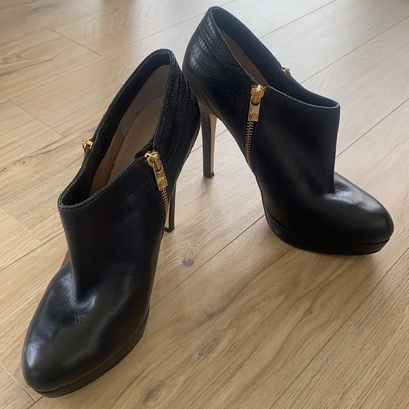 MICHAEL Michael Kors Shoes - Michael Kors - Size 9 Women’s Black High Heel